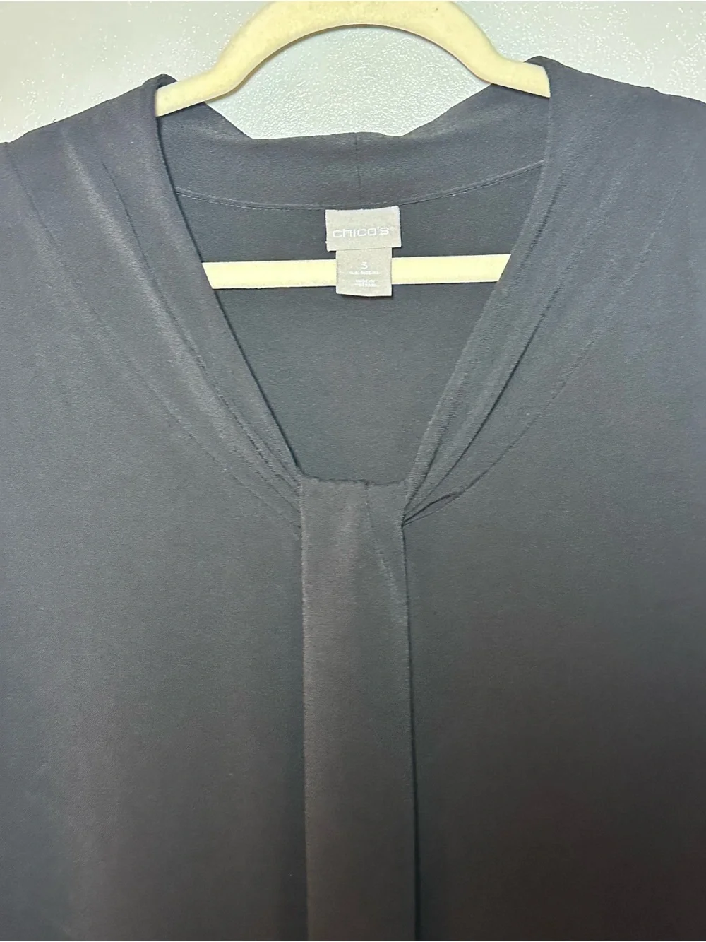 Chico’s Black Sleeveless V-Neck Pleat Front Top XL Office